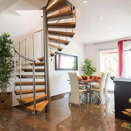 Filip - Private Pool & Gym Pula