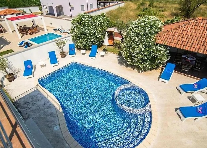 Filip - Private Pool & Gym