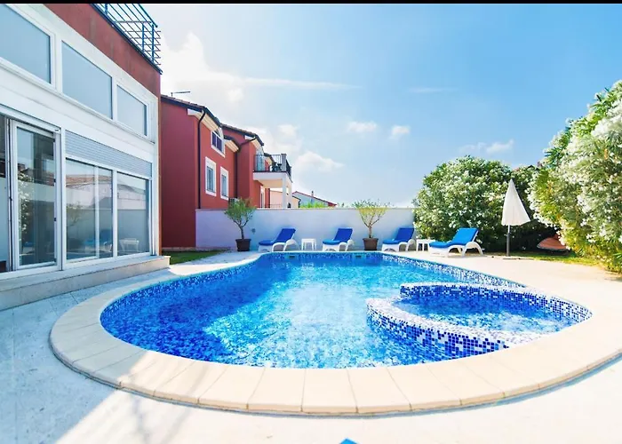 Filip - Private Pool & Gym