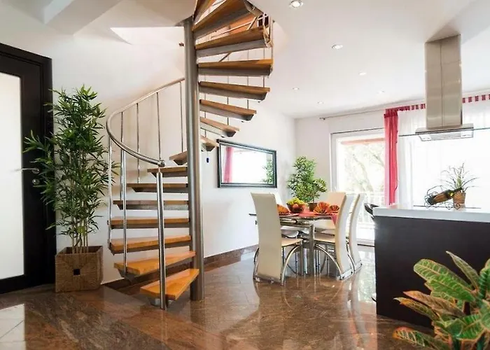 Filip - Private Pool & Gym Pula