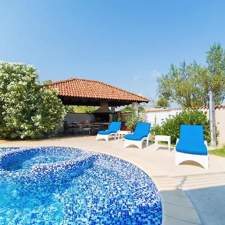 Filip - Private Pool & Gym Πούλα