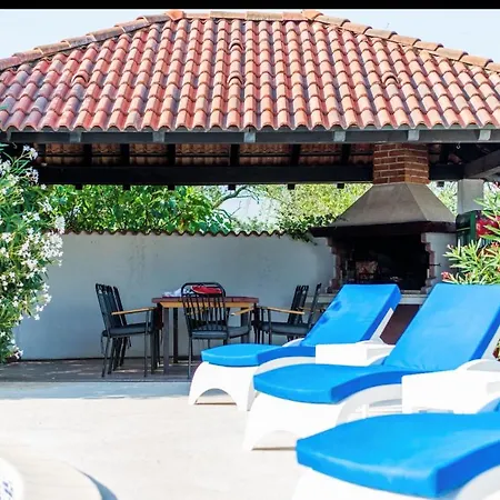 Filip - Private Pool & Gym Villa *