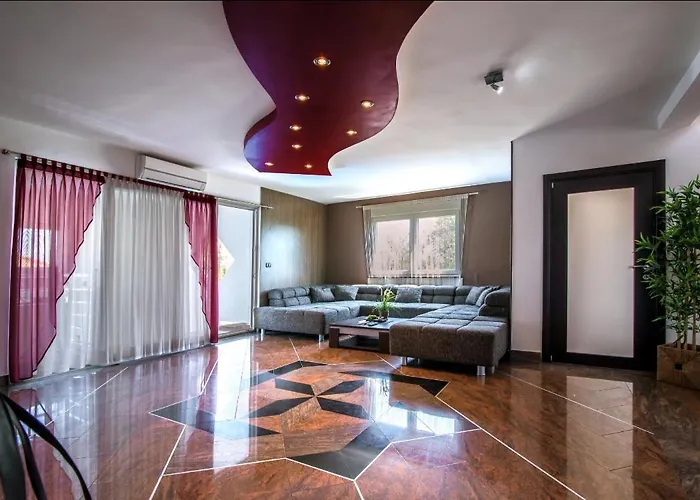 Filip - Private Pool & Gym * Pula