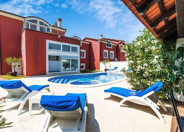 Filip - Private Pool & Gym *