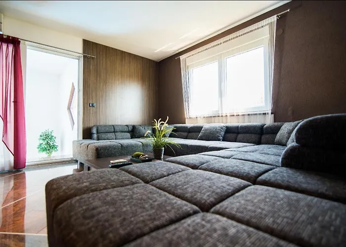 Filip - Private Pool & Gym *