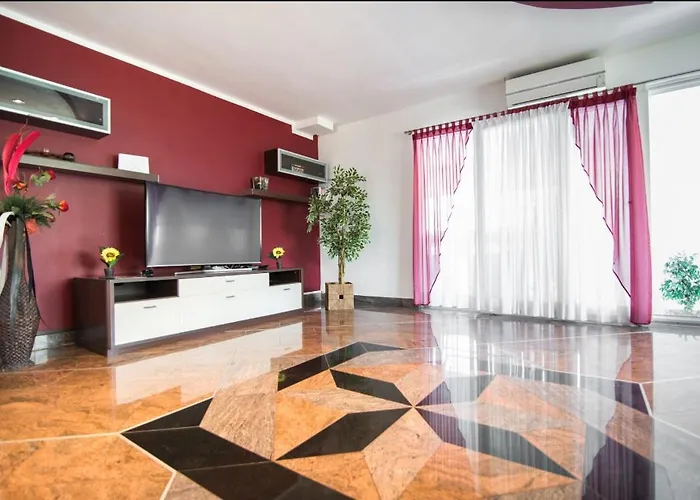 Filip - Private Pool & Gym Pula