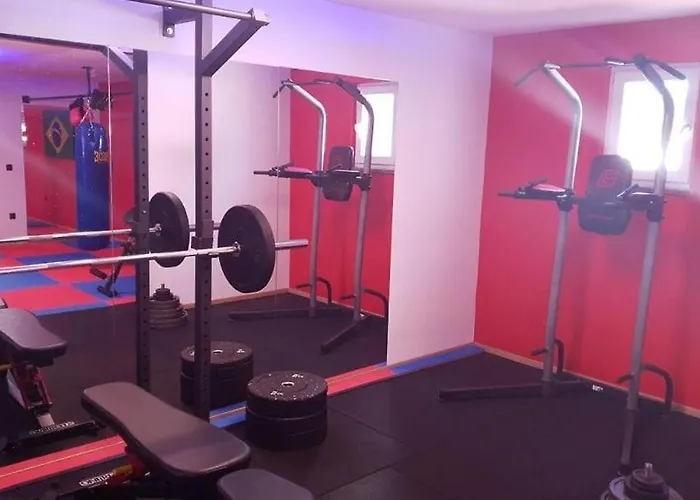 Filip - Private Pool & Gym Pula