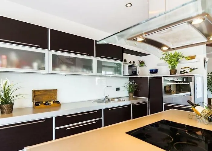 Filip - Private Pool & Gym