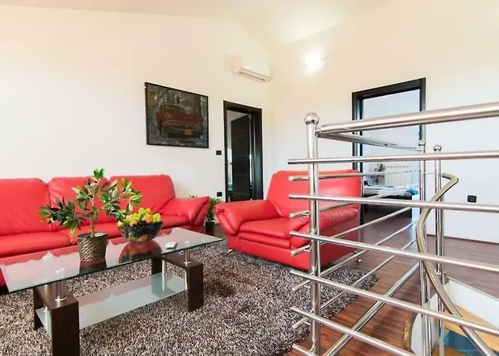 Filip - Private Pool & Gym